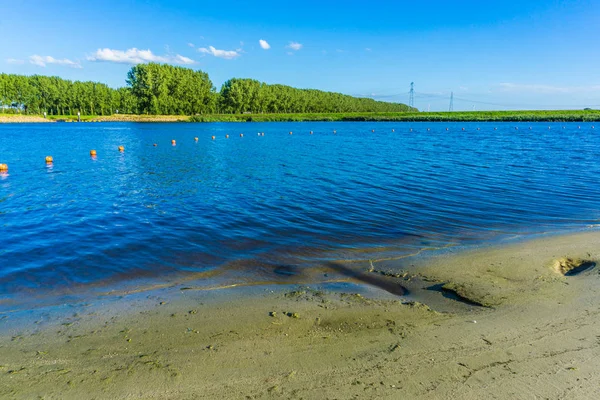 Water Lake Landschap Met Een Zandstrand — Stockfoto