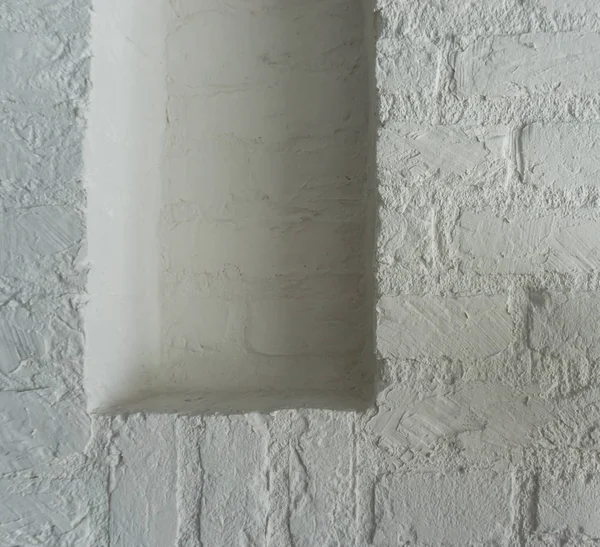 お好きなものをドロップする白いレンガ壁のスペースに空の終了フレーム作品 — ストック写真