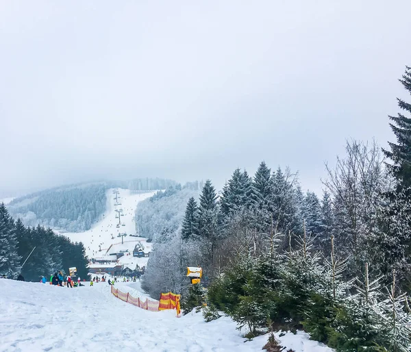 Sehr Touristischer Ort Zum Skifahren Winterberg Hochsauerlandkreis Deutschland Pistenblick Mit — Stockfoto