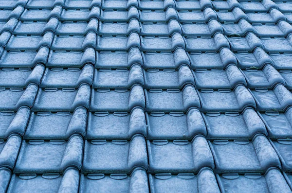 Makro Nahaufnahme Von Vereisten Dachziegeln Mit Schneekristallen Bedeckt Kalte Wintersaison — Stockfoto
