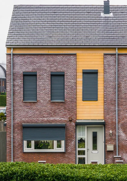Moderna Casa Terraço Holandês Decorado Com Plantas Atrás Das Janelas — Fotografia de Stock