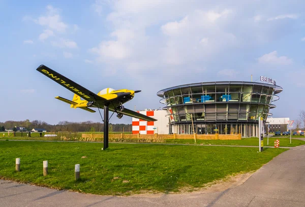 The airport of bosschenhoofd with airplane, Aviation seppe breda, the Netherlands, March 30, 2019 — Stock Photo, Image