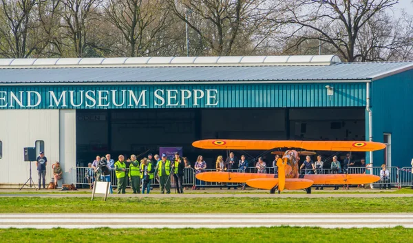 Трюк шоу в літаючий музей сеппе аеропорту Breda, Boschenhoofd, Нідерланди, березень 30, 2019 — стокове фото