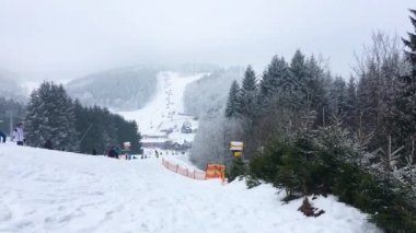 Winterberg, Hochsauerlandkreis, Almanya, popüler kış sporu ve tatil konumu çok turistik kayak pisti