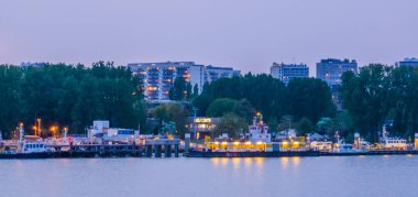 Antwerp City, Antwerpen, Belçika 'da, 23 Nisan 2019' da birçok ışıklı tekne inşa edildi.