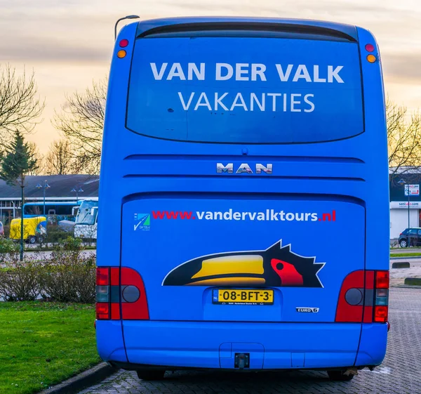Van der valk tur autobuz din spate, populară agenție de turism olandeză, automobil de vacanță, alphen aan den rijn, 12 februarie 2019, Olanda — Fotografie, imagine de stoc