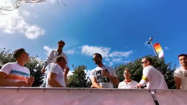 Przyczepa Imprezowa Mężczyznami Imprezowania Parada Gejów Dumy Antwerpia Sierpnia 2019 — Wideo stockowe