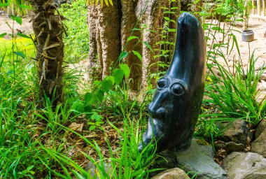 shona korekore kabilesinin sanwell chirume tarafından heykel popüler sanat, popüler totem, sivri kafa heykel, 31 Mayıs, 2019, Rhenen, Hollanda