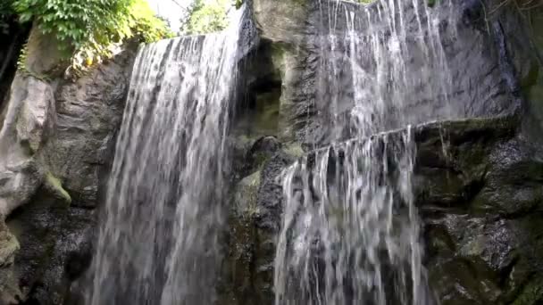 Beautiful Waterfalls Streaming Big Rock Cliffs Nature Background — Stock Video