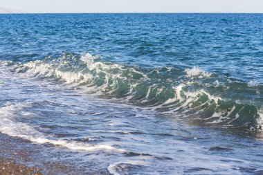 Sahildeki deniz dalgaları