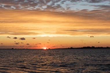 Haliçte batan güneş.