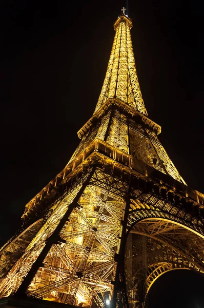 Torre Eiffel iluminada . — Foto de Stock