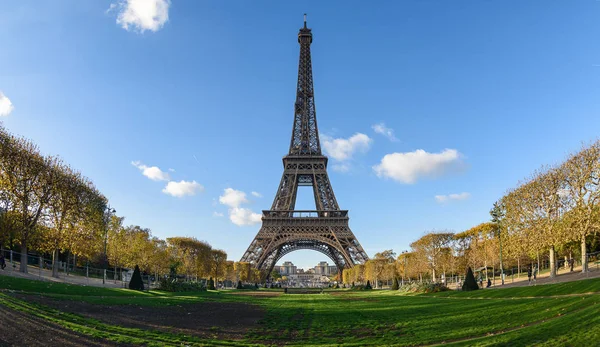 Torre Eiffel y Campo de Marte — Foto de Stock