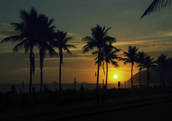 Ηλιοβασίλεμα Πάνω Από Την Παραλία Της Ιπανέμα Ρίο Ντε Τζανέιρο — Φωτογραφία Αρχείου