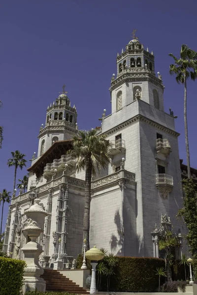 Hearst San Simeon California kalede önden görünümü