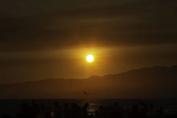 Červený Západ Slunce Nad Pláží Santa Monica Kalifornii — Stock fotografie