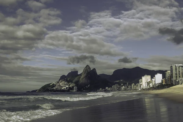Rio de Janeiro Ipanema ve Leblon Plajı doğal görünümünü