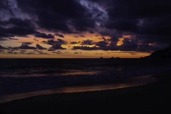 Coucher Soleil Reflété Dans Océan Sur Plage Rio Janeiro Brésil — Photo