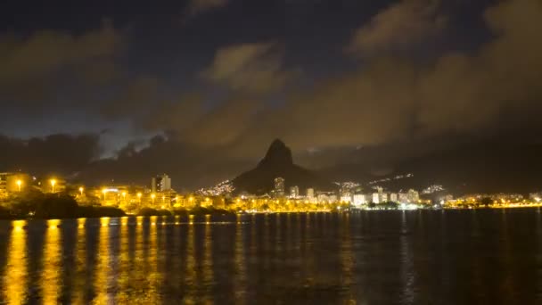 Проміжок Часу Нічний Погляд Ріо Жанейро Своє Відображення Воді — стокове відео