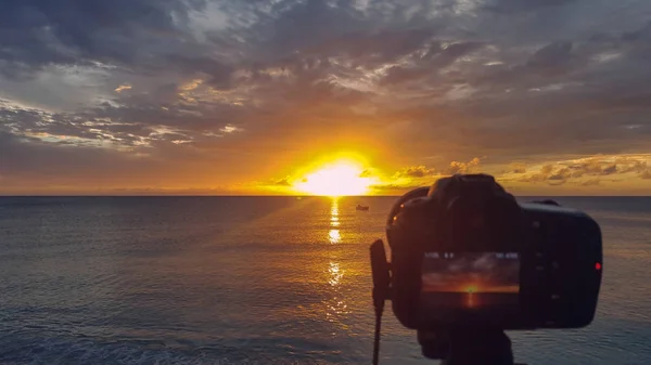 Camera Taking Photo Sunset Beach — Stock Photo, Image
