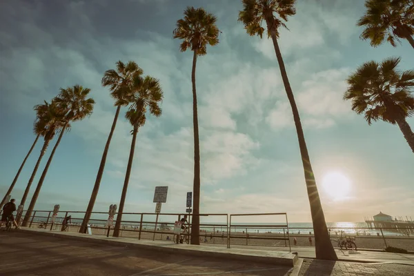 Solig Dag Manhattan Beach Kalifornien Med Piren Bakgrunden — Stockfoto