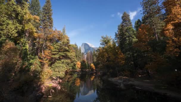 Idő Telik Yosemite Nemzeti Parkban Half Dome Központ — Stock videók