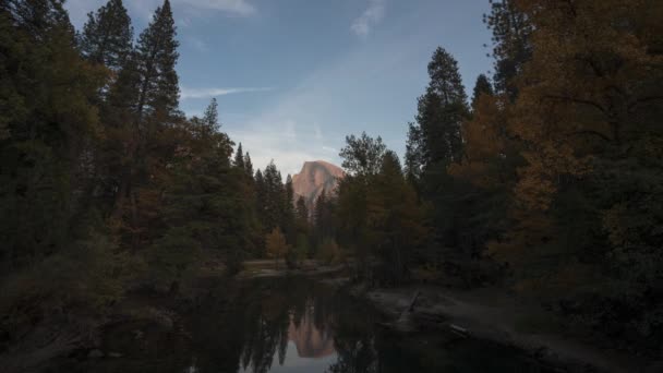 Time Lapse Yosemite Valley Com Meia Cúpula Centro — Vídeo de Stock