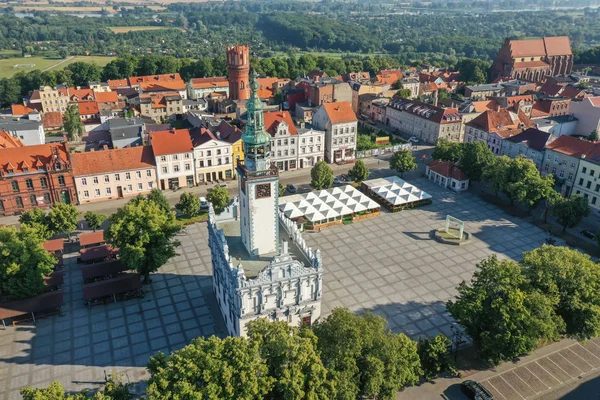 Avrupa'da şehir meydanının ortasında Town Hall