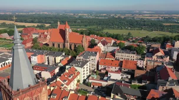 Drone Vista Igrejas Góticas Pequena Cidade Polônia Europa — Vídeo de Stock