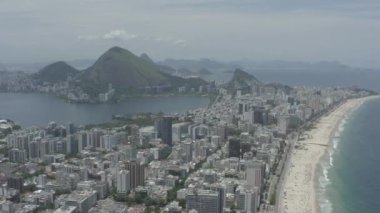 Brezilya 'nın Rio de Janeiro, Ipanema, Leblon plajları ve Lagoa şehrinin havadan görünüşü