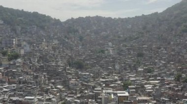 Rio de Janeiro Brezilya 'da Sao Conrado yakınlarında Rocinha' nın inanılmaz, hava görüntüleri