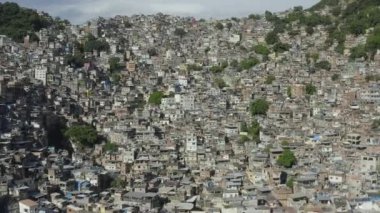 Rio de Janeiro Brezilya 'da Sao Conrado yakınlarında Rocinha Favela' nın etkileyici, hava görüntüleri.