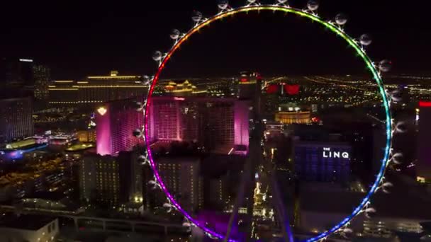 Aerial Hyper Lapso Nocturno Rueda Ferris Las Vegas Strip Nevada — Vídeo de stock