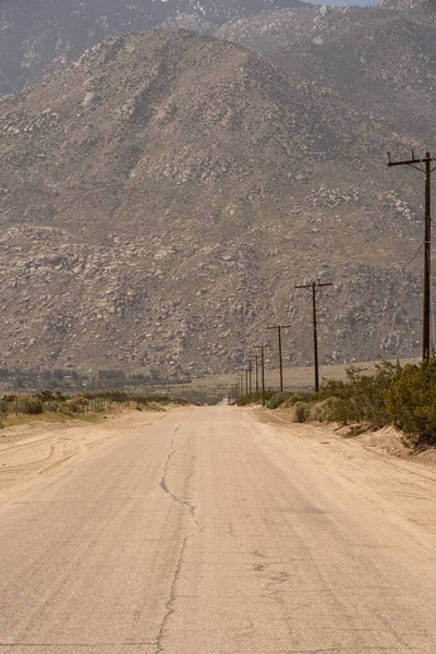 Пустая Пыльная Дорога Пустыне Около Палм Спрингс Калифорнии — стоковое фото