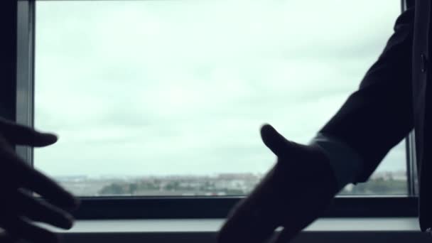 Siluett Handskakningen Mot Fönstret Affärsmän Överens Samarbete — Stockvideo