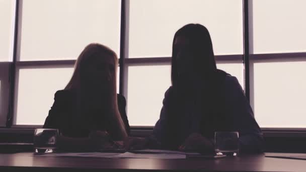 Silhouettes Two Businesswomen Leading Conversations Panoramic Large Window Office Sitting — Stock Video