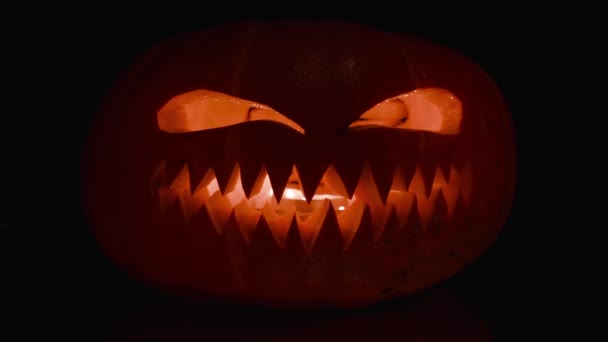 Dia Todos Santos Halloween Pumpkin Com Rosto Com Raiva Esculpida — Vídeo de Stock