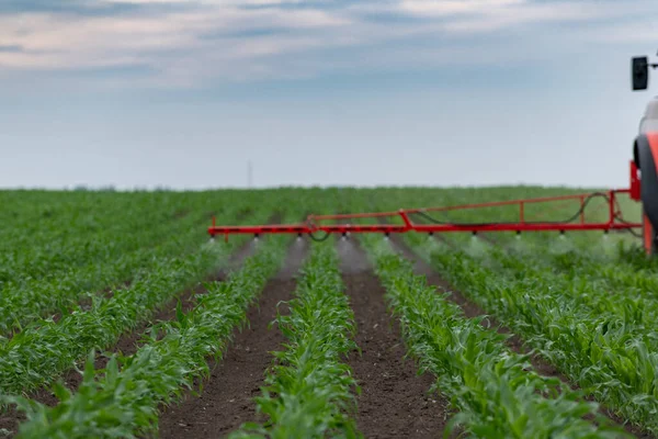 Tractor Spray Fertilizar Campo Con Insecticida Herbicida Químicos Campo Agricultura — Foto de Stock
