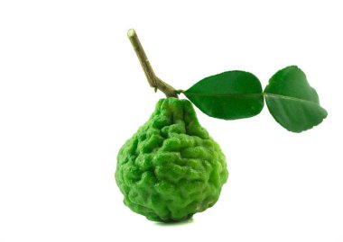 Beyaz zemin üzerinde yaprak izole taze bergamot meyvesi