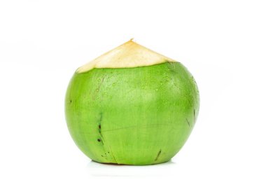 Beyaz arkaplanda izole edilmiş taze hindistan cevizi