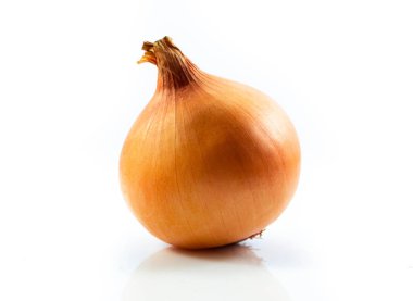 Soğan taze beyaz arka plan üzerinde izole