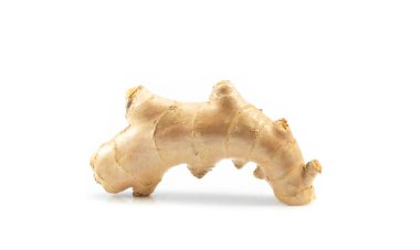 Beyaz arkaplanda zencefil izole