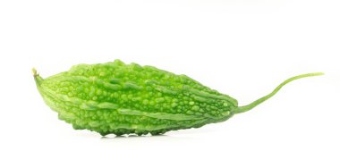 Taze acı kavun, beyaz arka plan üzerinde Bitter kabak