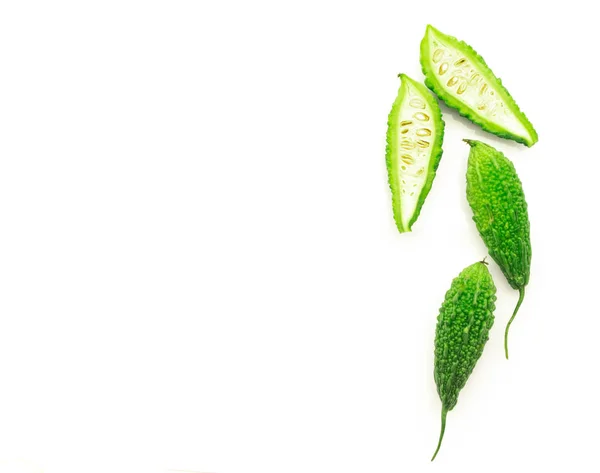 Üstten görünüm acı kavun, beyaz arka plan üzerinde Bitter kabak