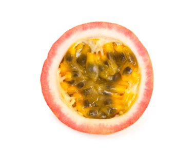 Üstten görünüm tutku meyve dilim beyaz arka plan üzerinde izole