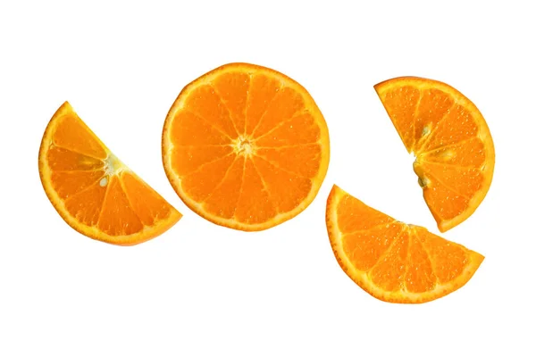 白い背景に 果物の健康的な概念に分離された平面図オレンジ フルーツ スライス — ストック写真