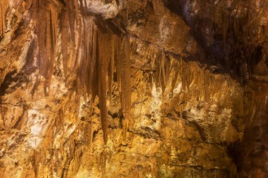 Doku ve desenler bir grotto içinde