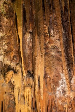 Doku ve desenler bir grotto içinde