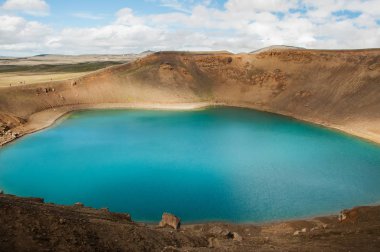 Mavi lagün Vti, yanardağ krater ile 300 metreden fazla çapı, İzlanda