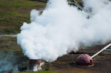 İzlanda 'daki jeotermal enerji santrali